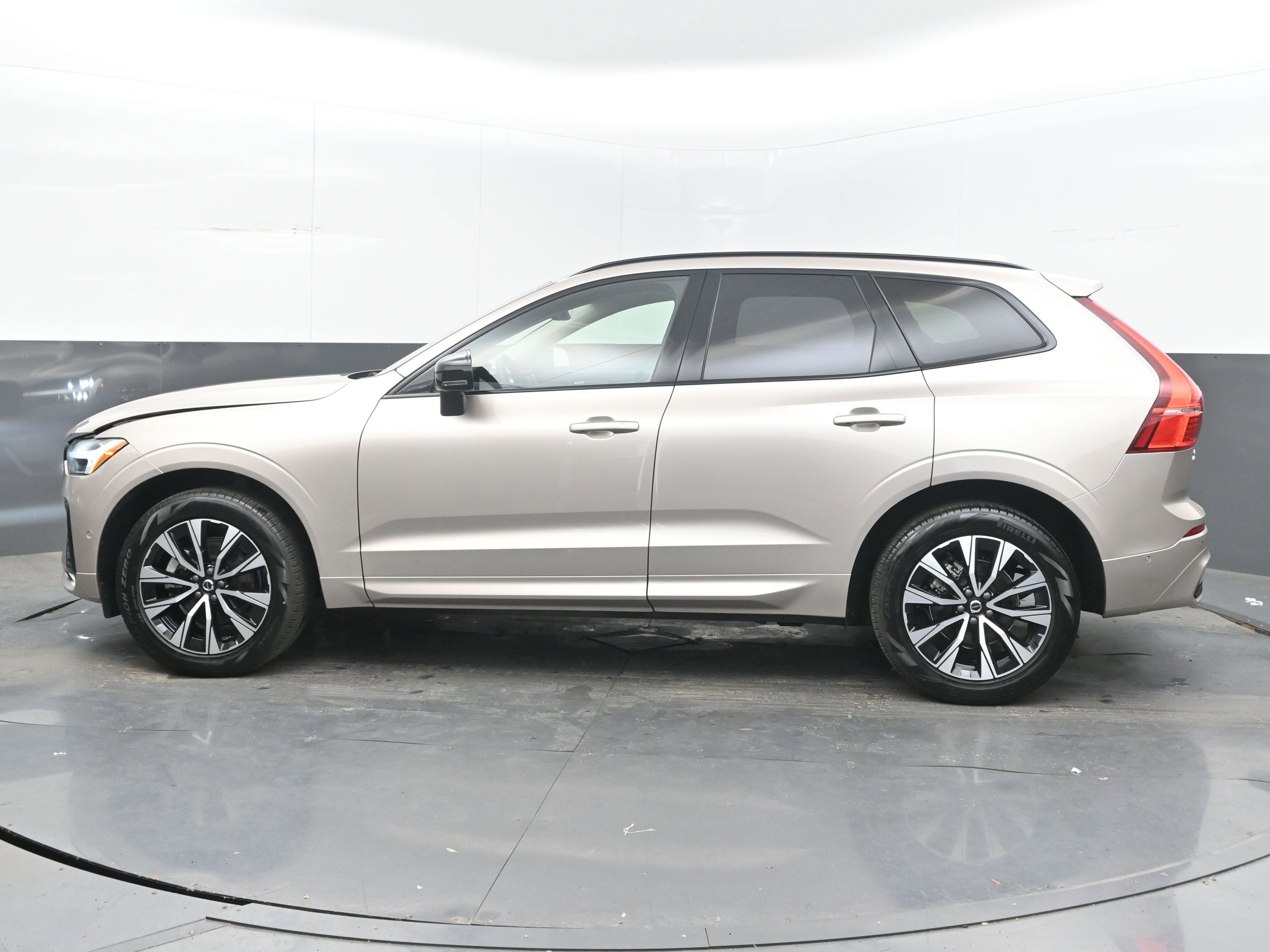 2025 Volvo XC60 Plus