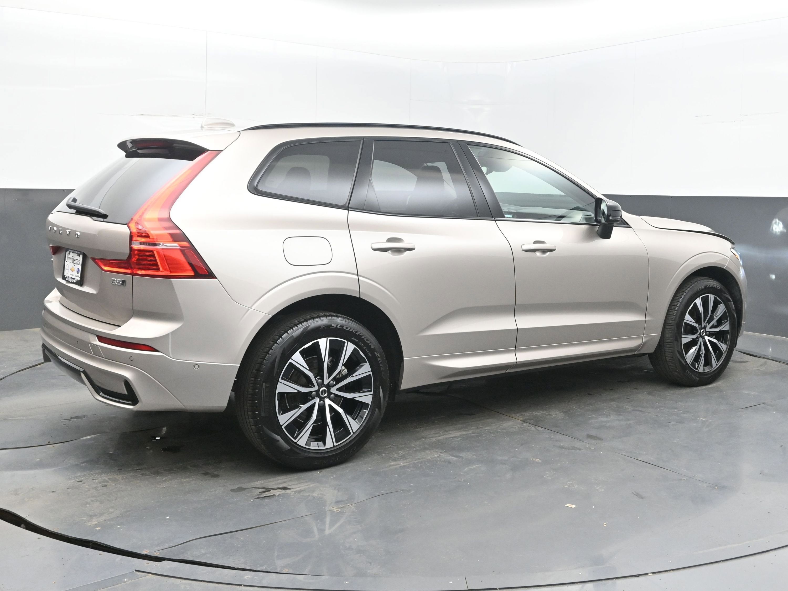 2025 Volvo XC60 Plus