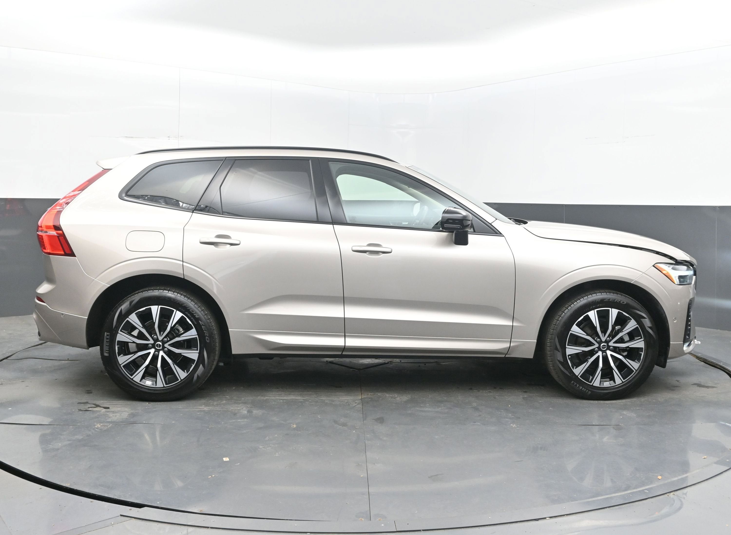 2025 Volvo XC60 Plus