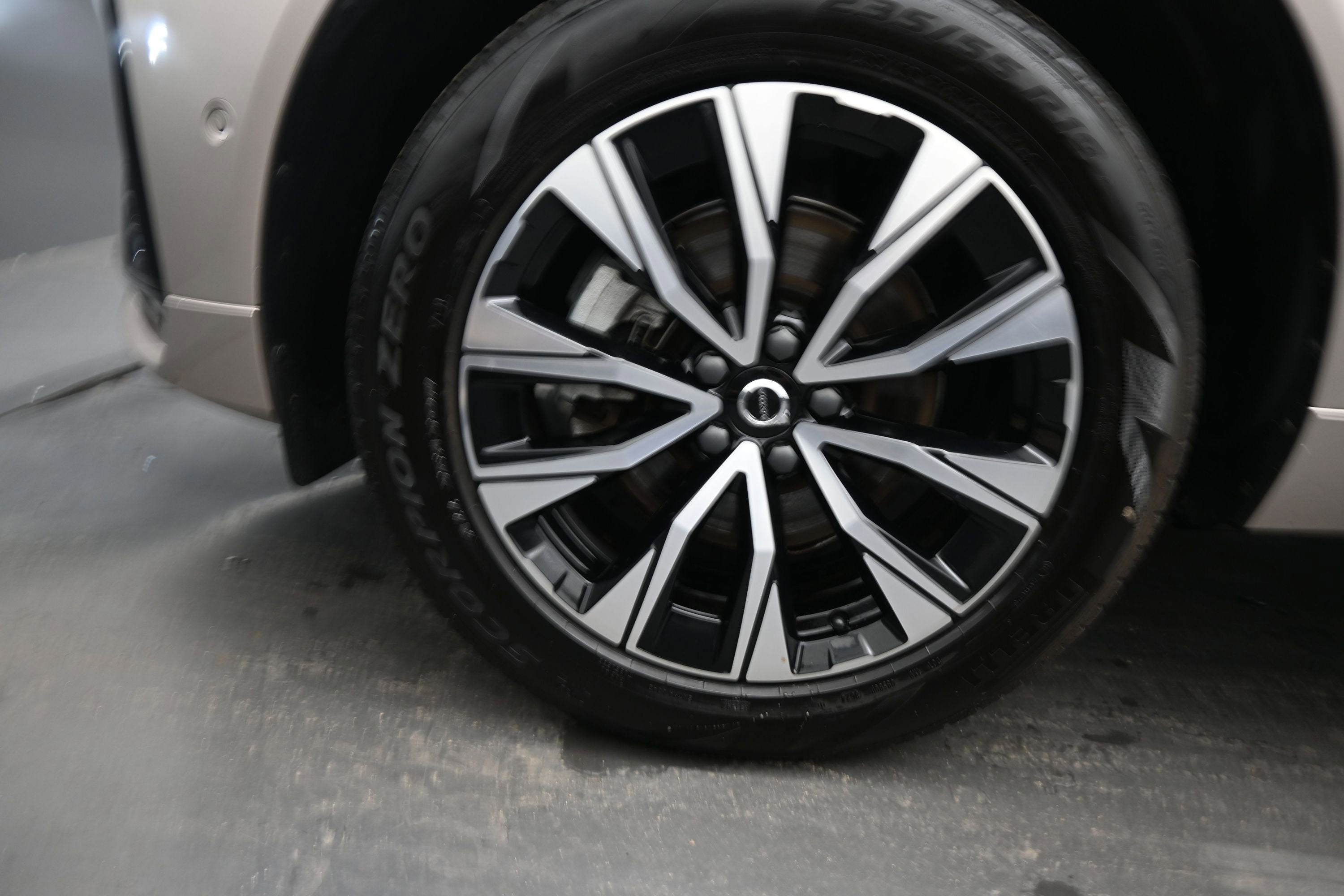 2025 Volvo XC60 Plus