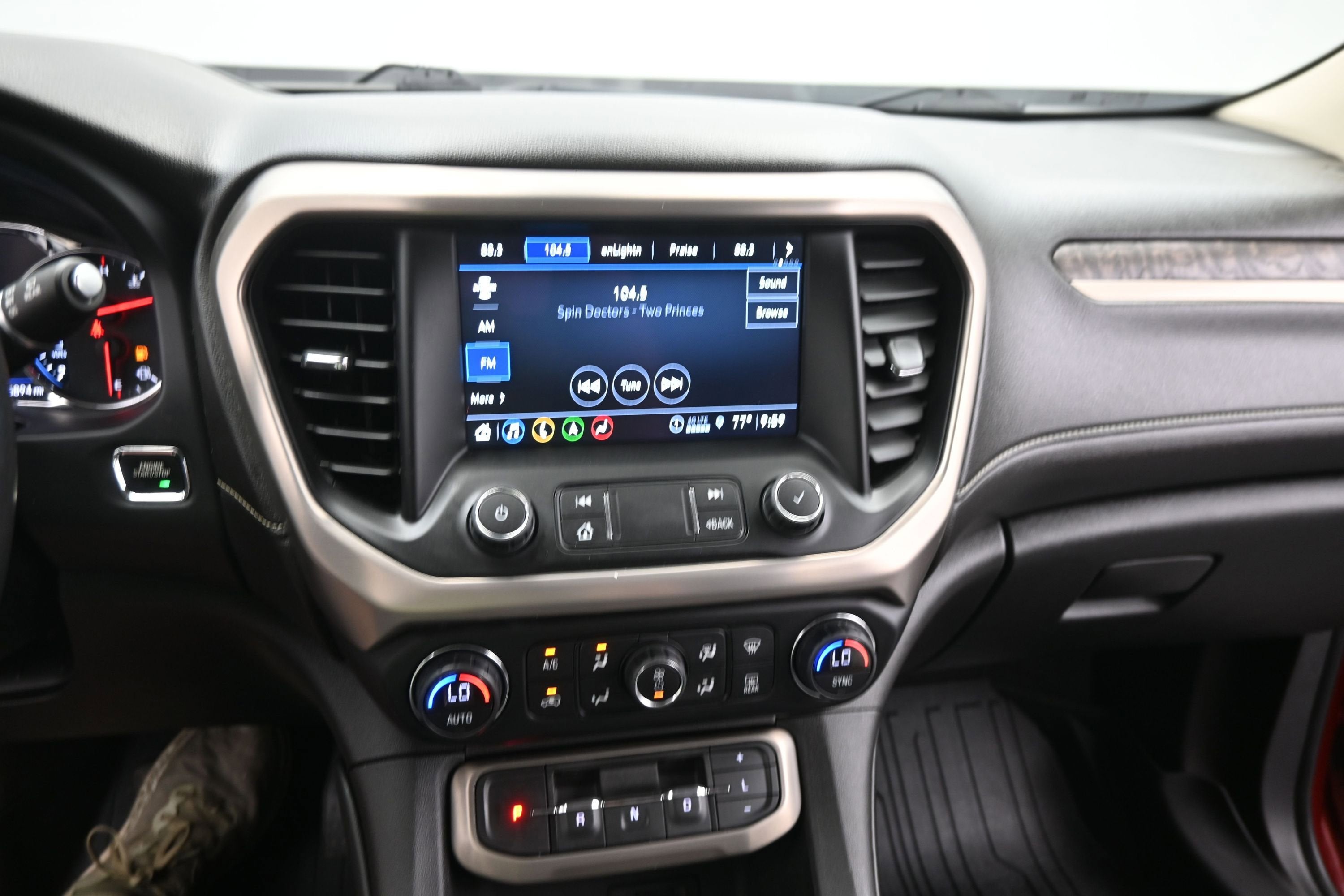 2022 GMC Acadia Denali