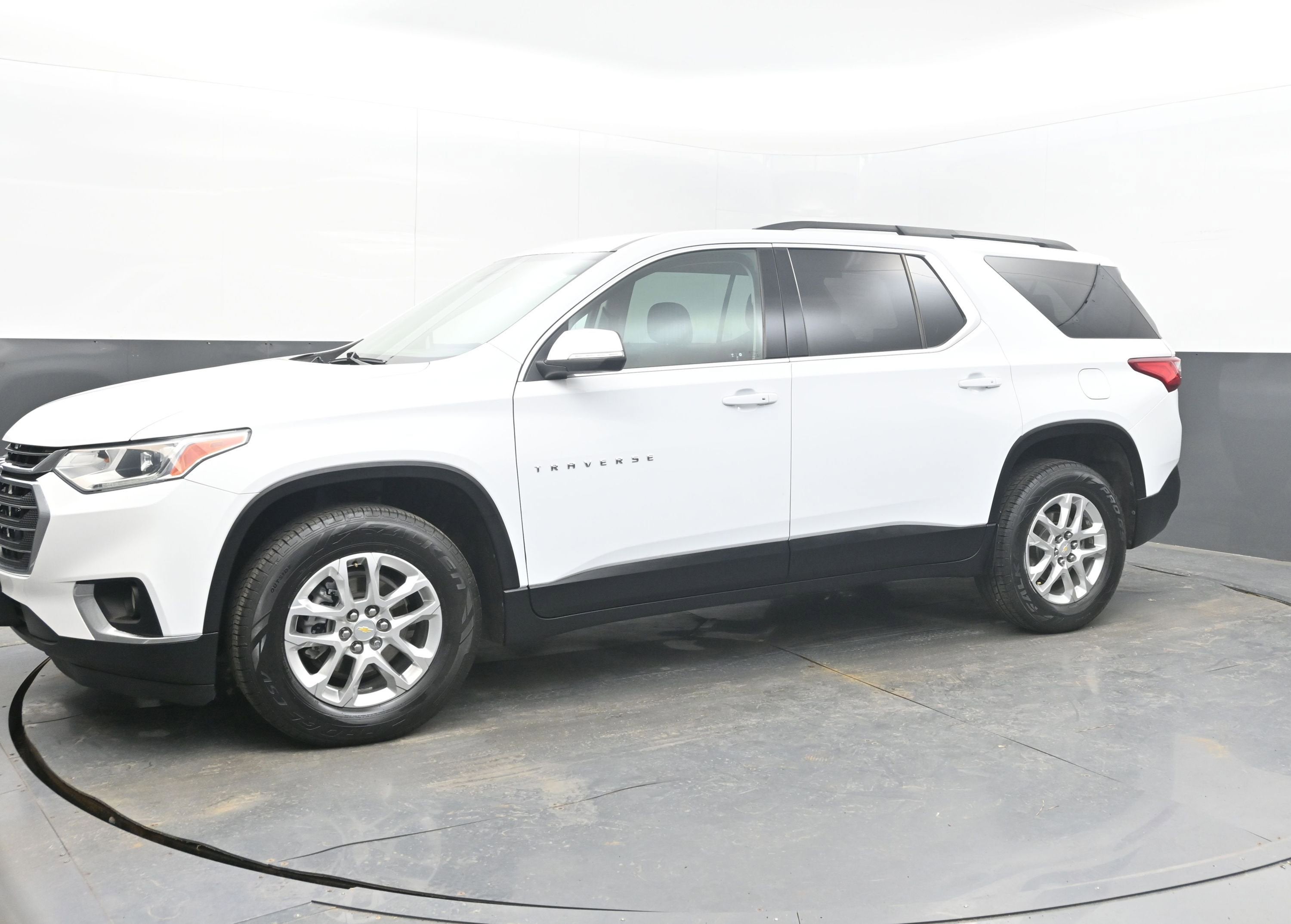 2021 Chevrolet Traverse LT Cloth