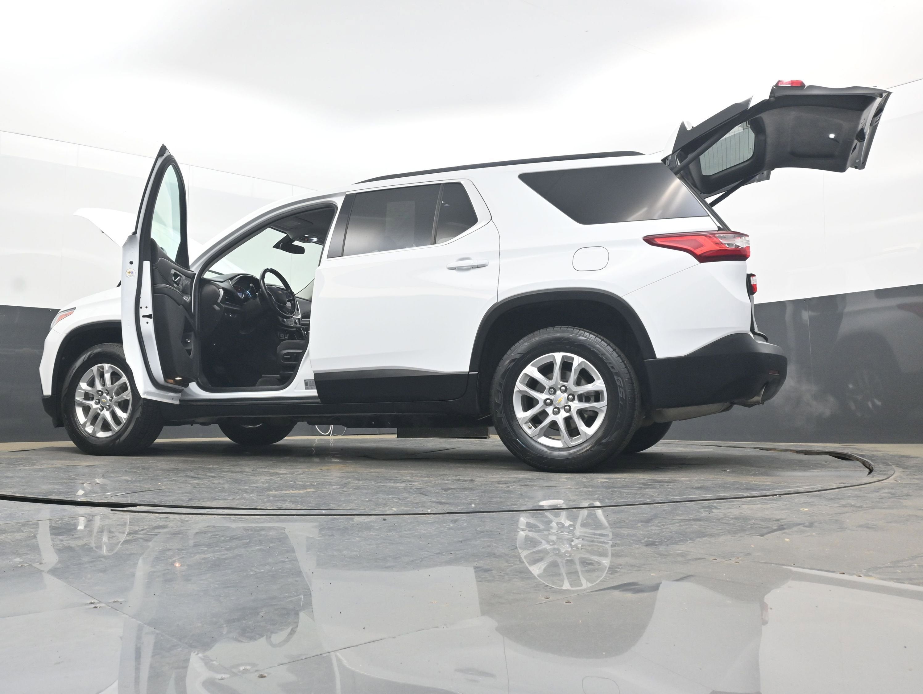 2021 Chevrolet Traverse LT Cloth