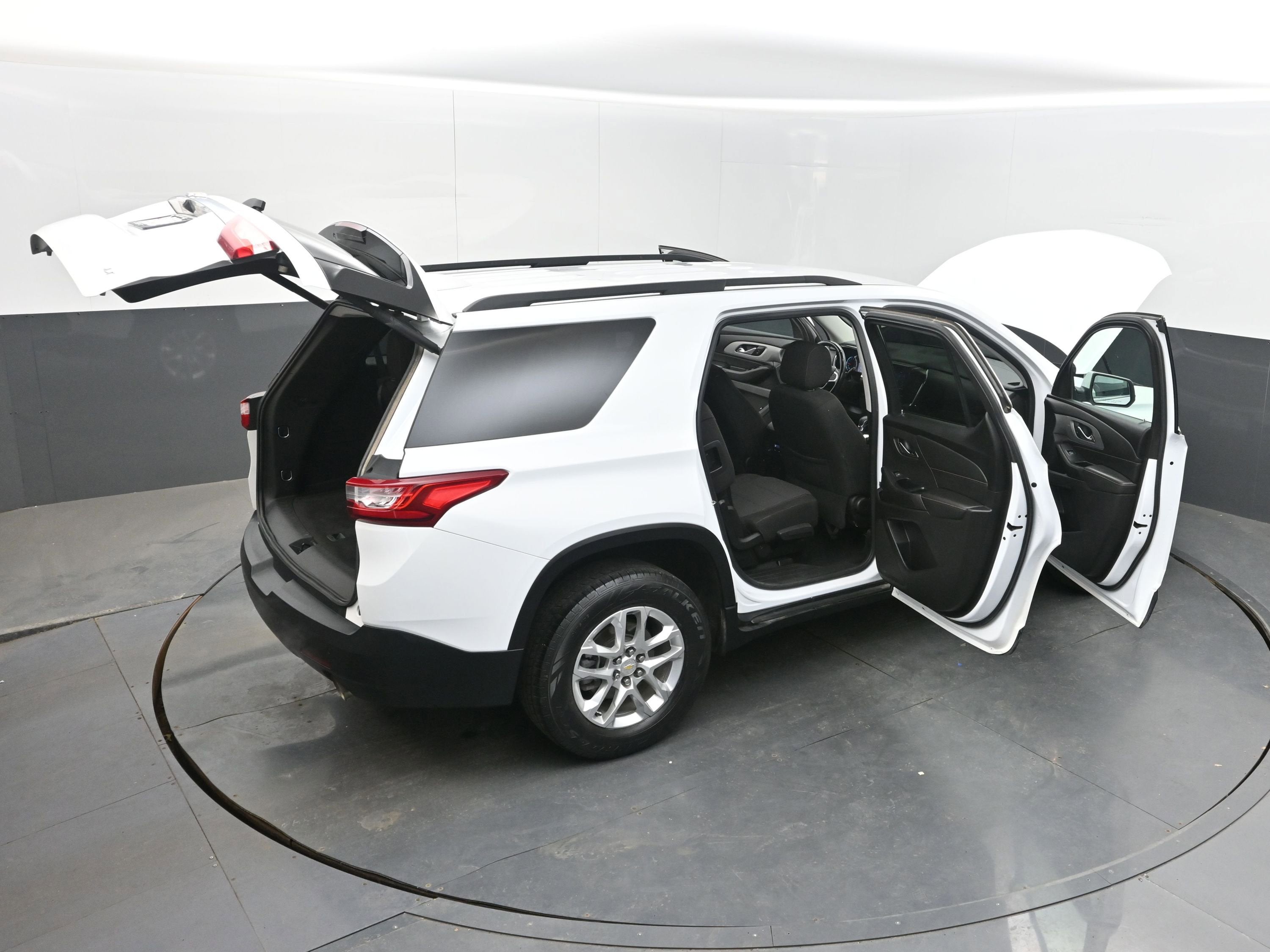 2021 Chevrolet Traverse LT Cloth