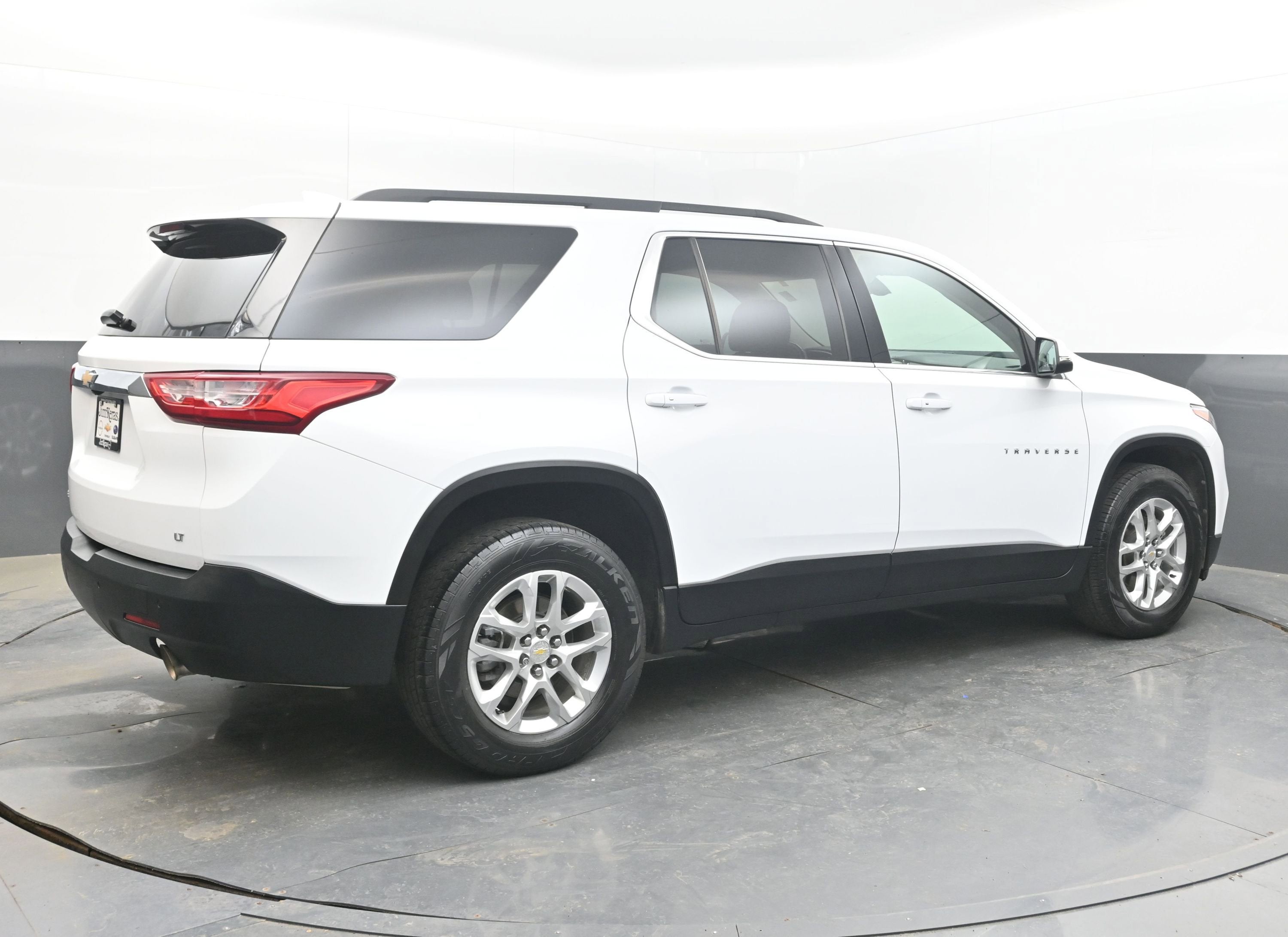 2021 Chevrolet Traverse LT Cloth