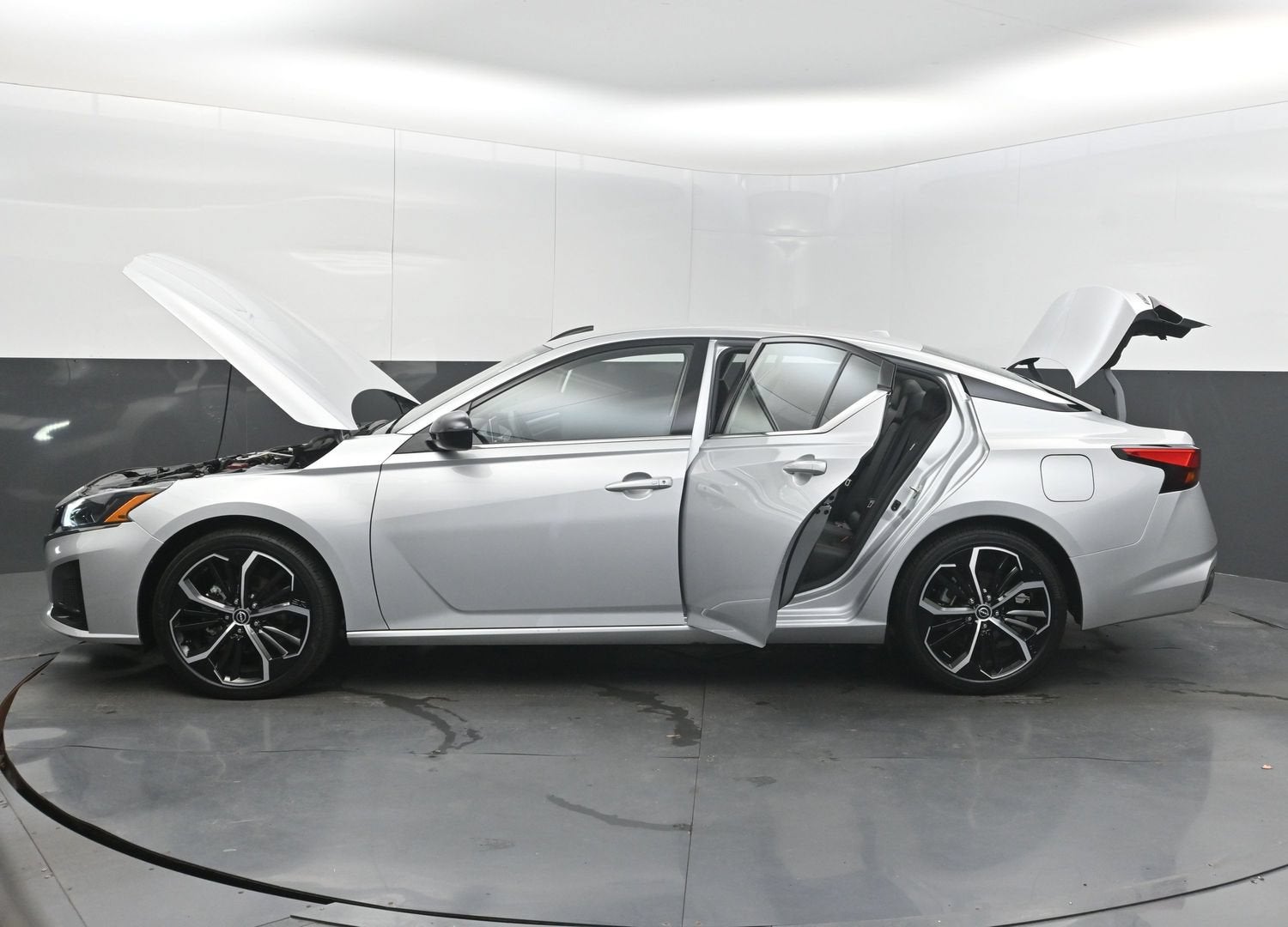 2025 Nissan Altima SR