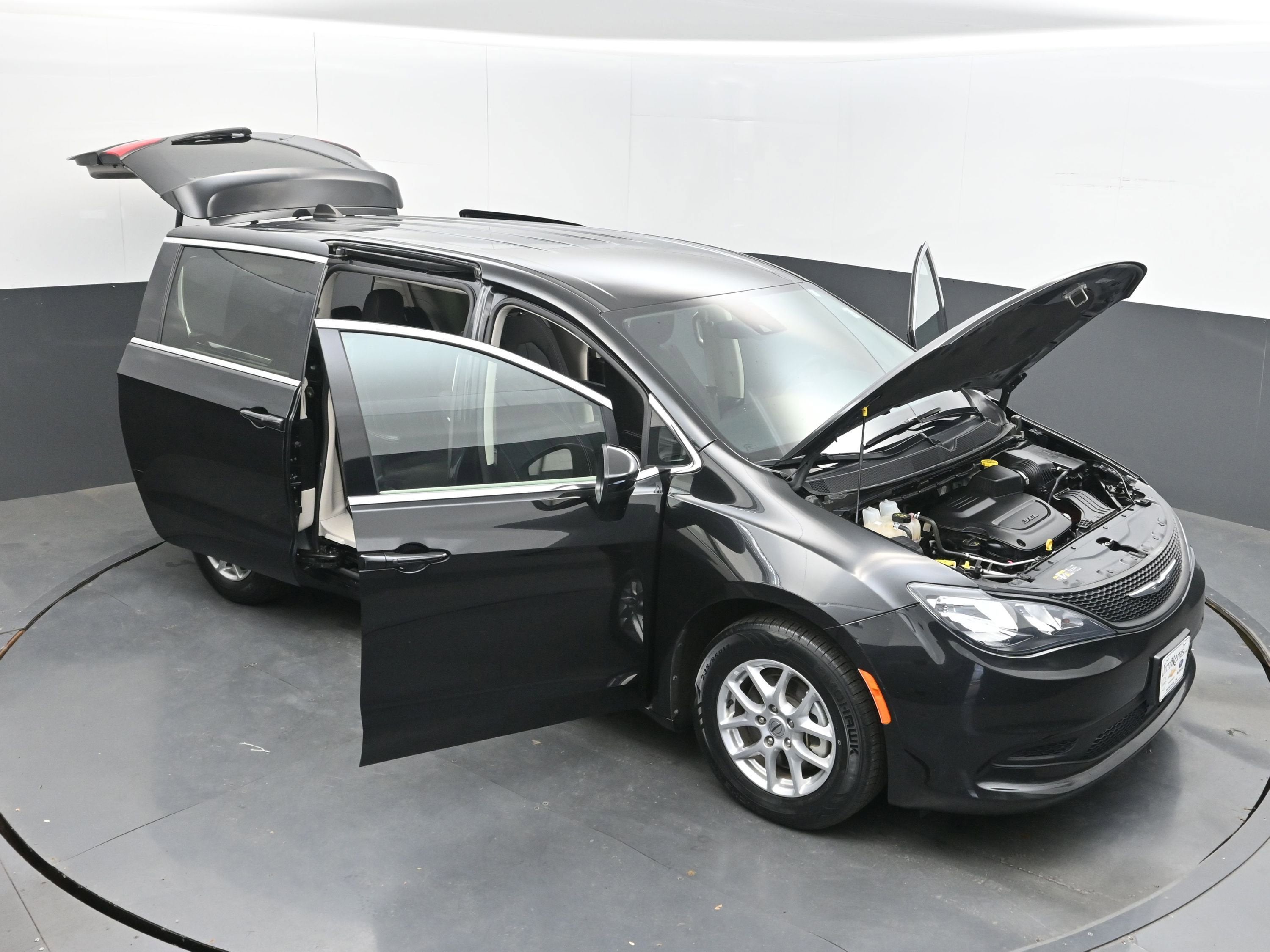 2023 Chrysler Voyager LX