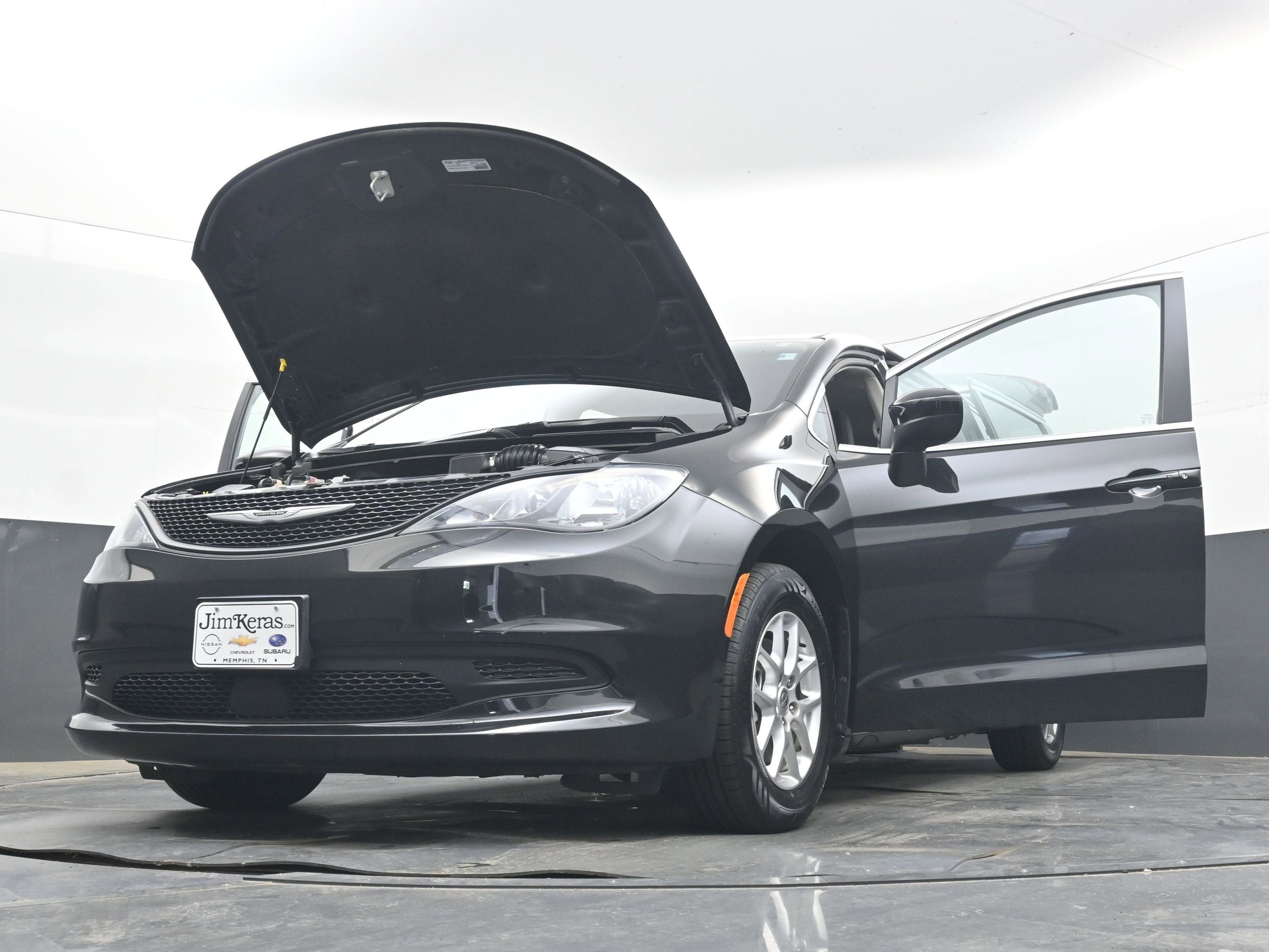 2023 Chrysler Voyager LX