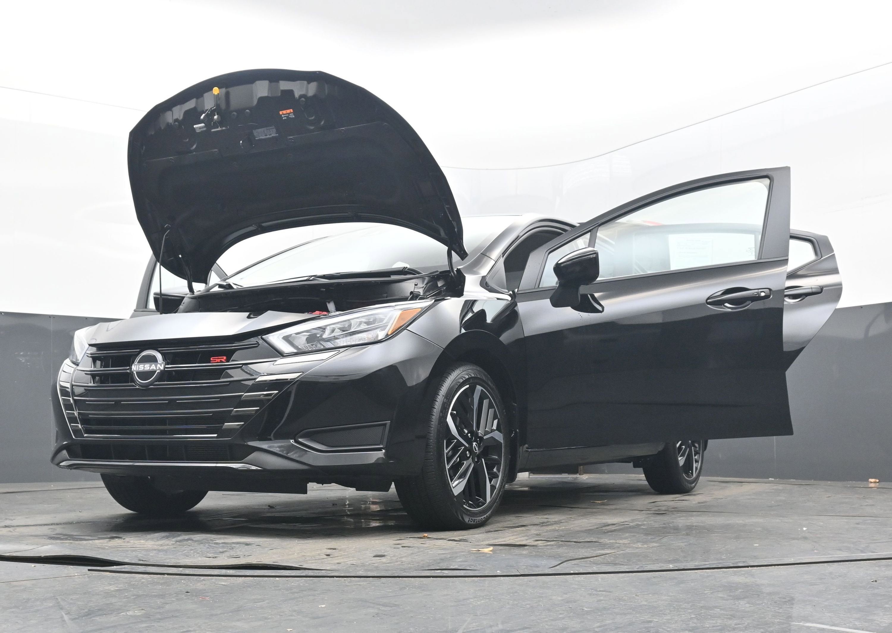 2025 Nissan Versa SR