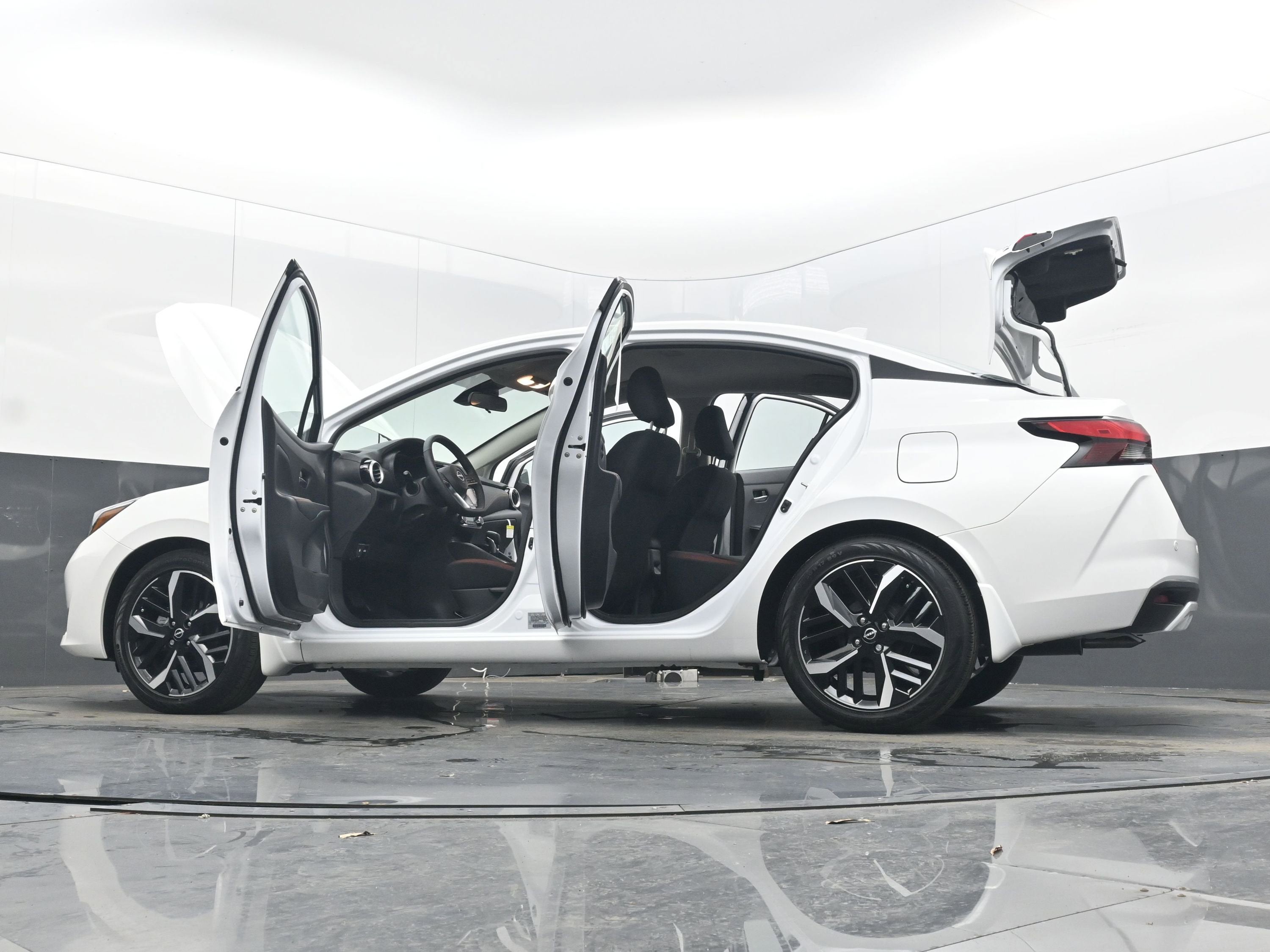 2025 Nissan Versa SR