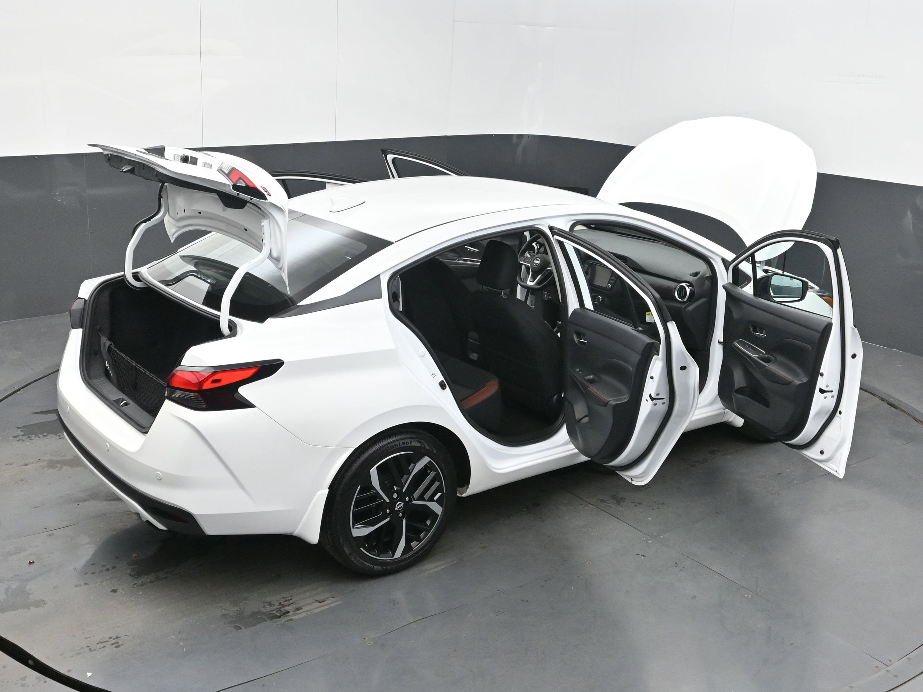 2025 Nissan Versa SR