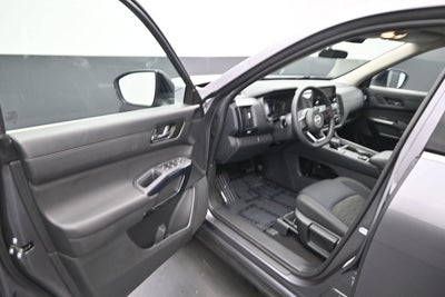 2025 Nissan Pathfinder S