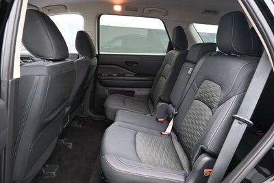 2023 Nissan Pathfinder SV