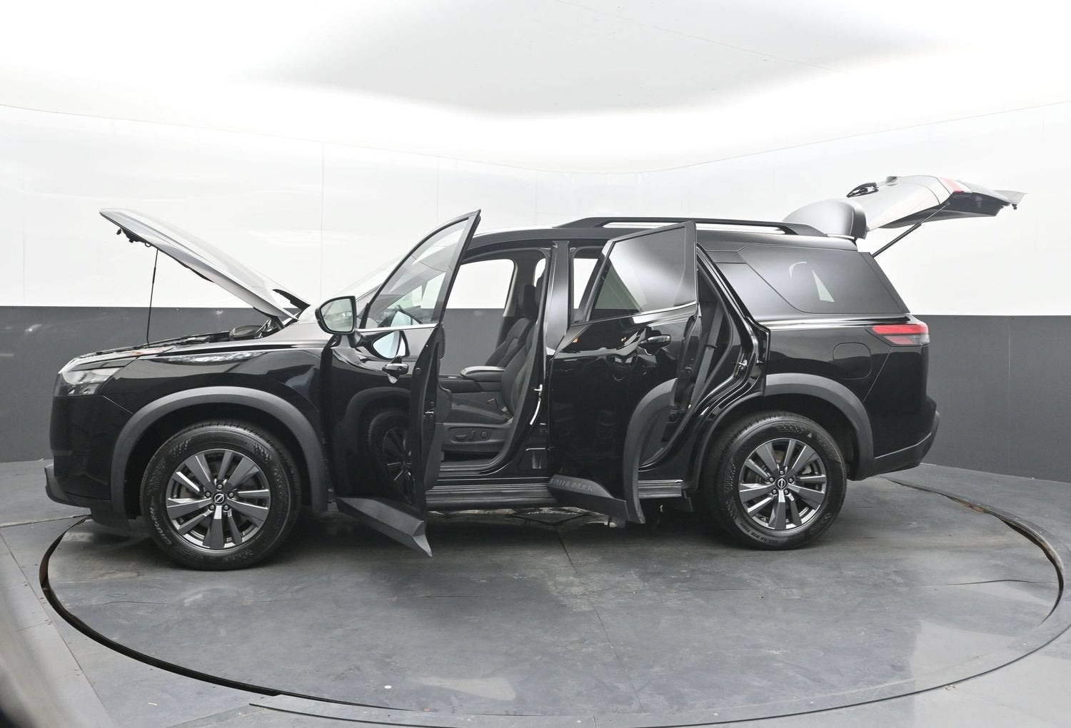 2023 Nissan Pathfinder SV
