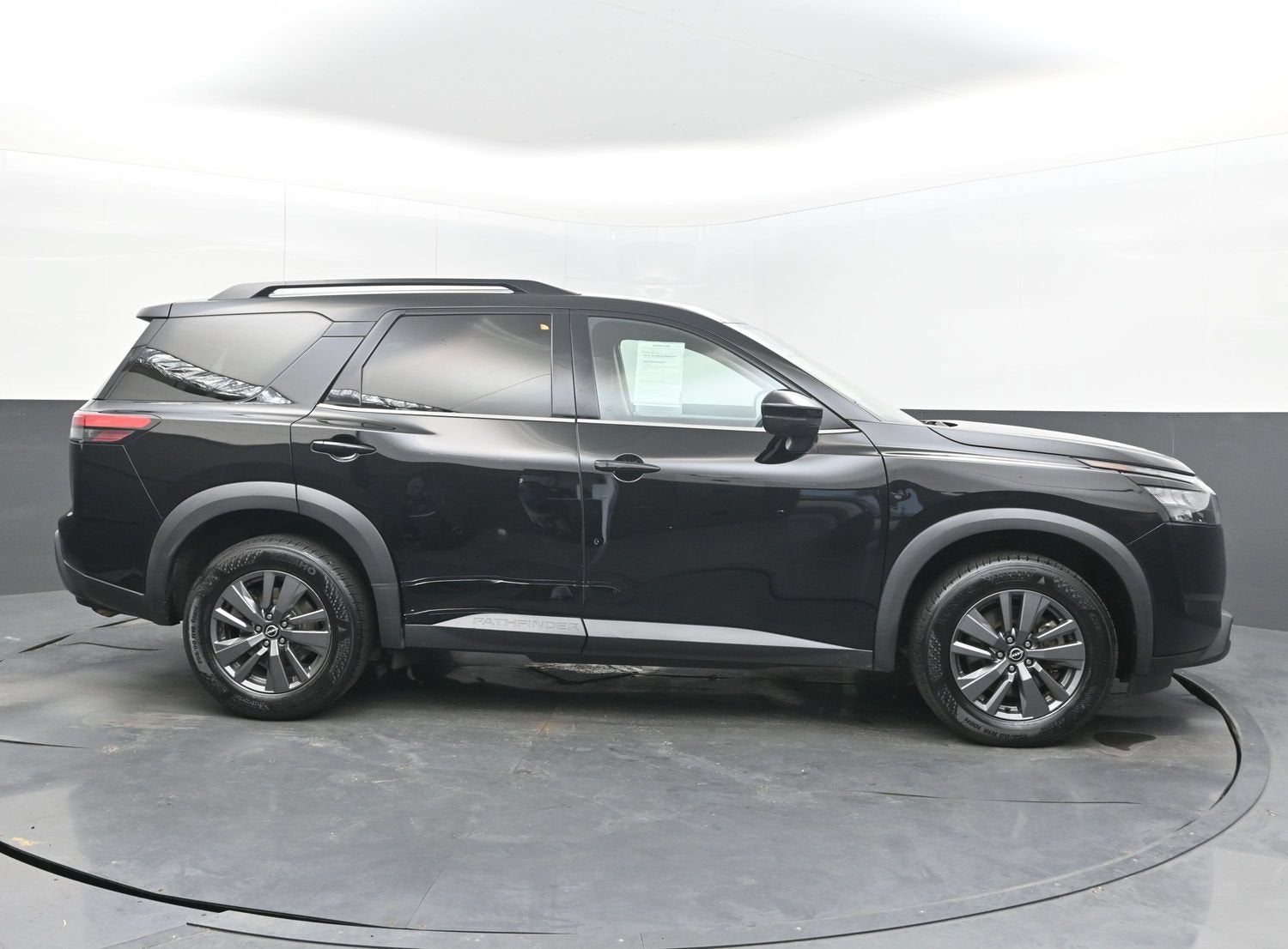 2023 Nissan Pathfinder SV