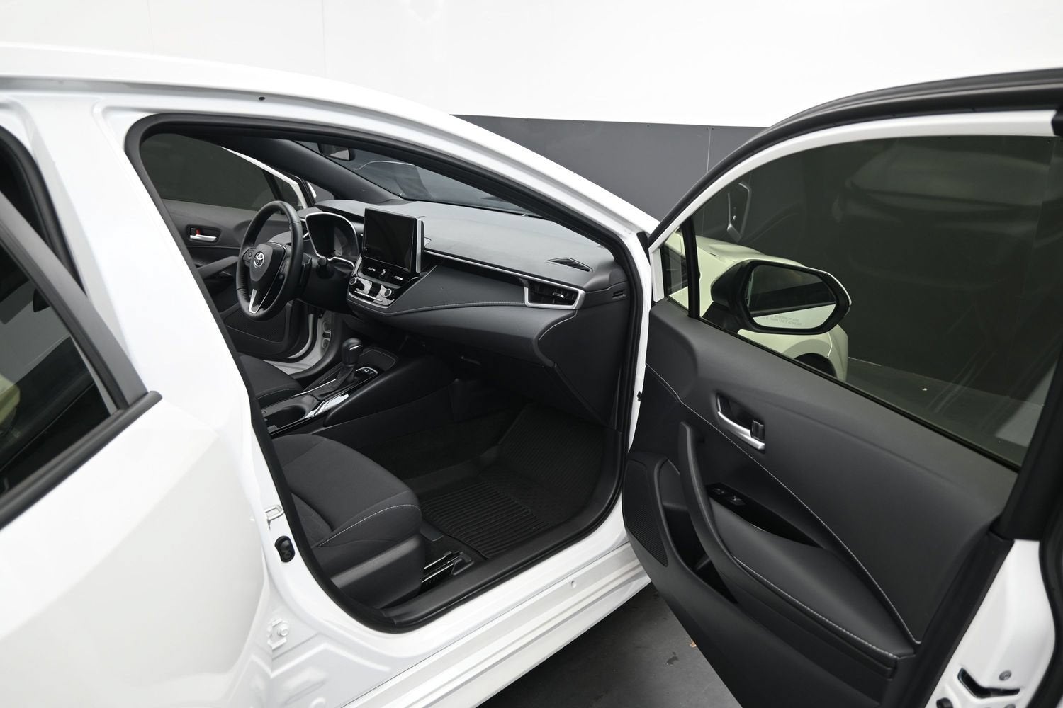 2025 Toyota Corolla Hatchback SE