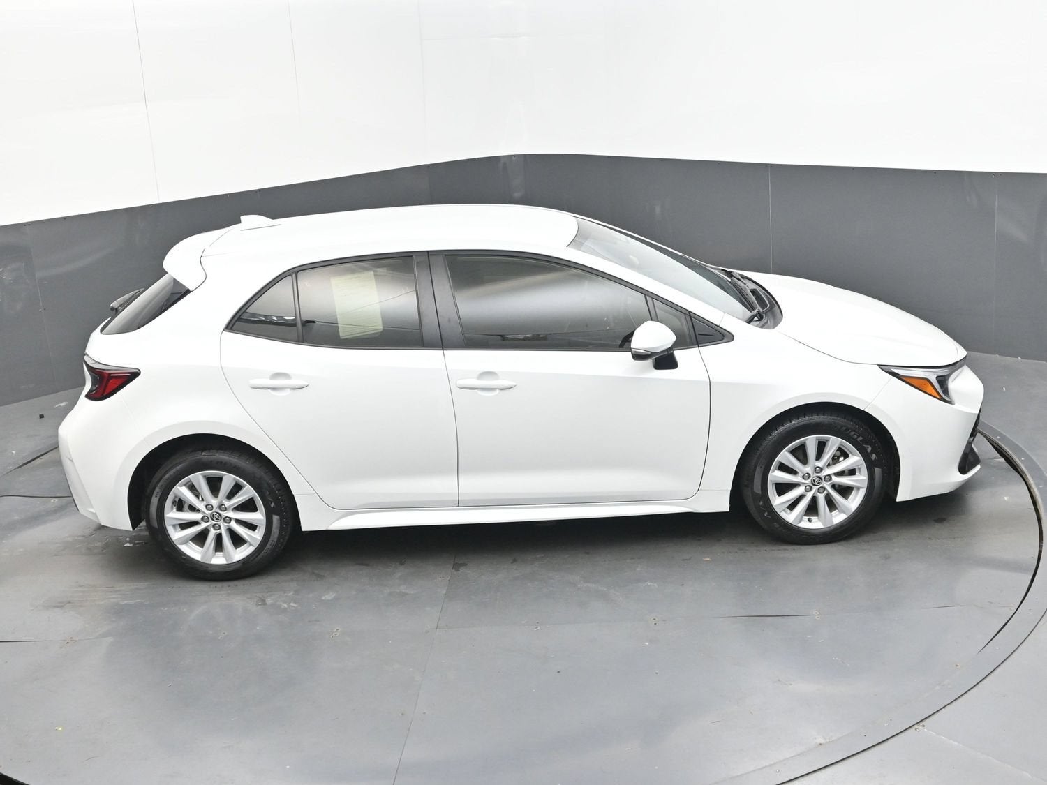 2025 Toyota Corolla Hatchback SE