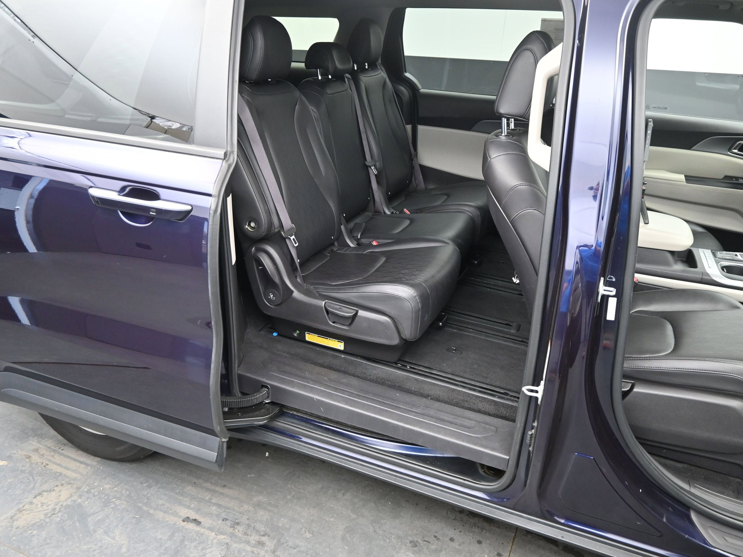 2023 Kia Carnival LX