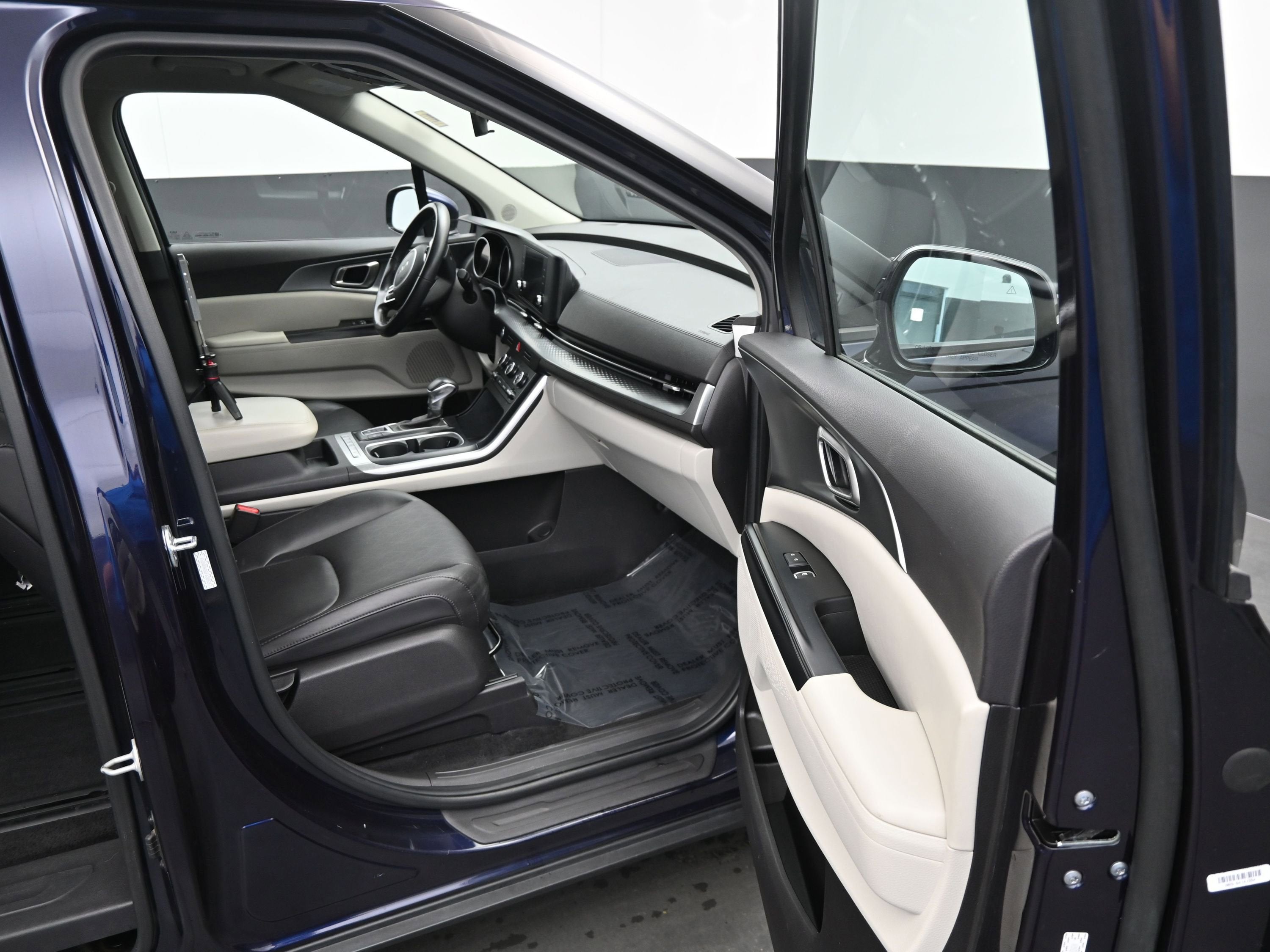 2023 Kia Carnival LX