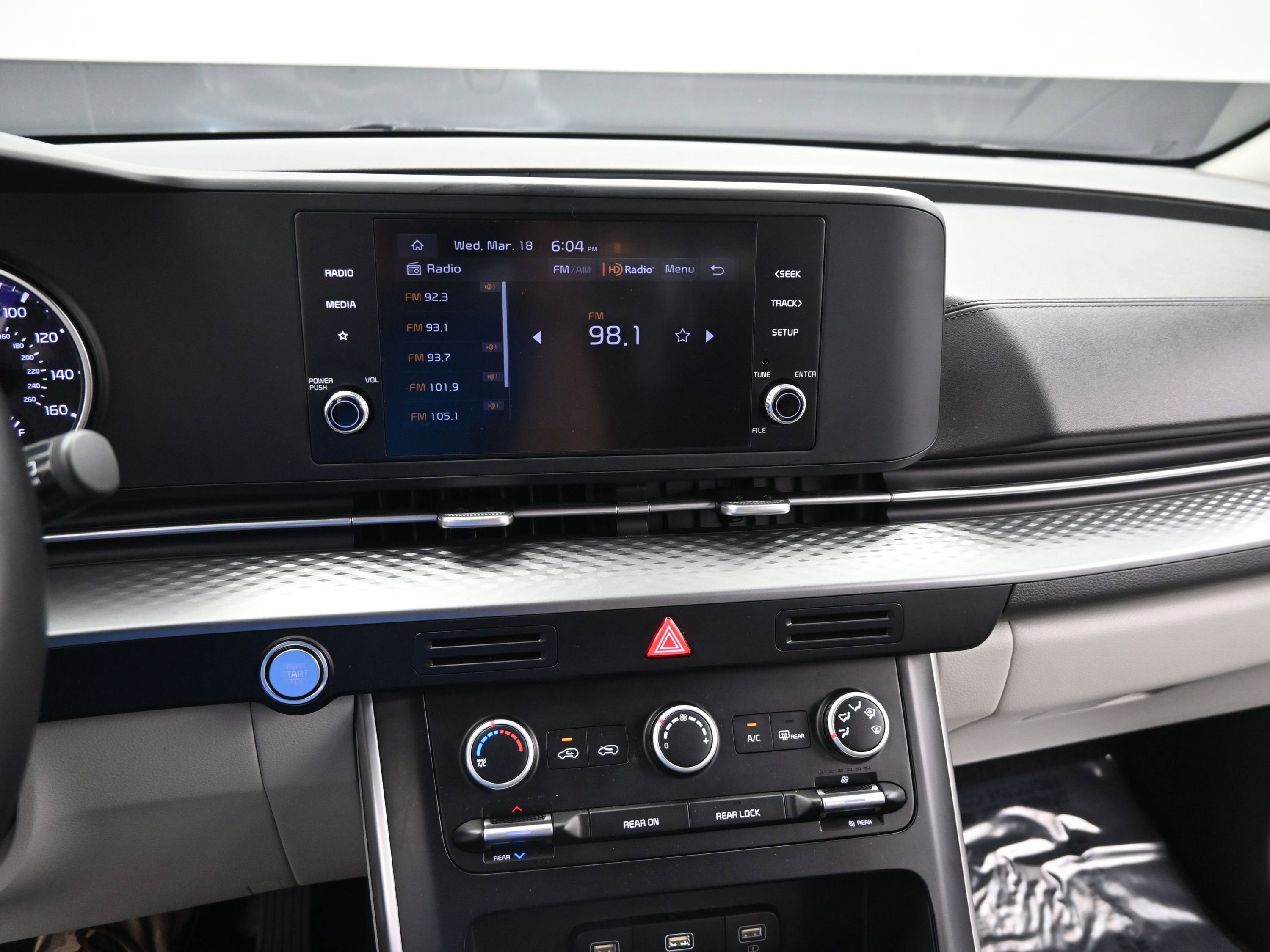 2023 Kia Carnival LX