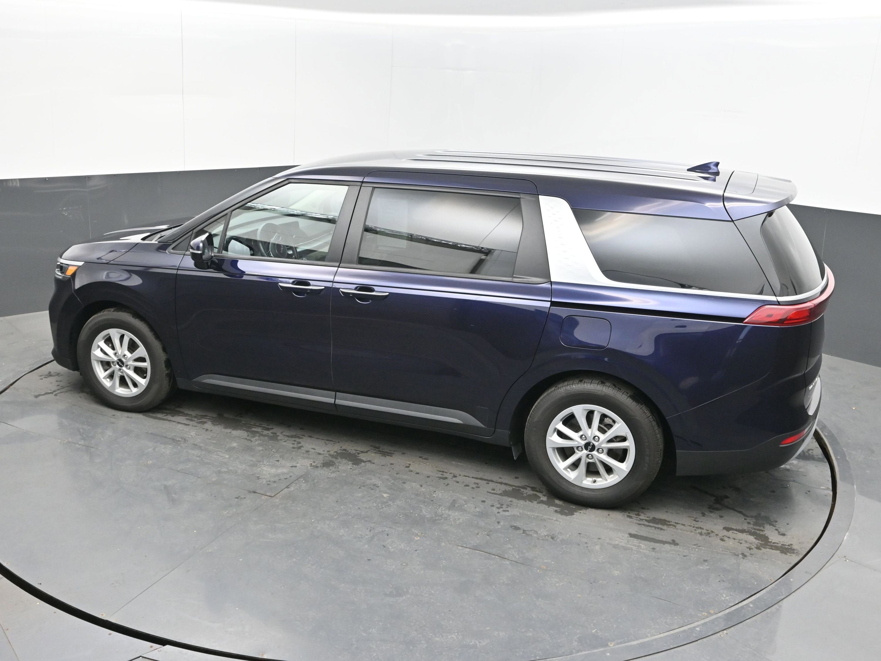 2023 Kia Carnival LX