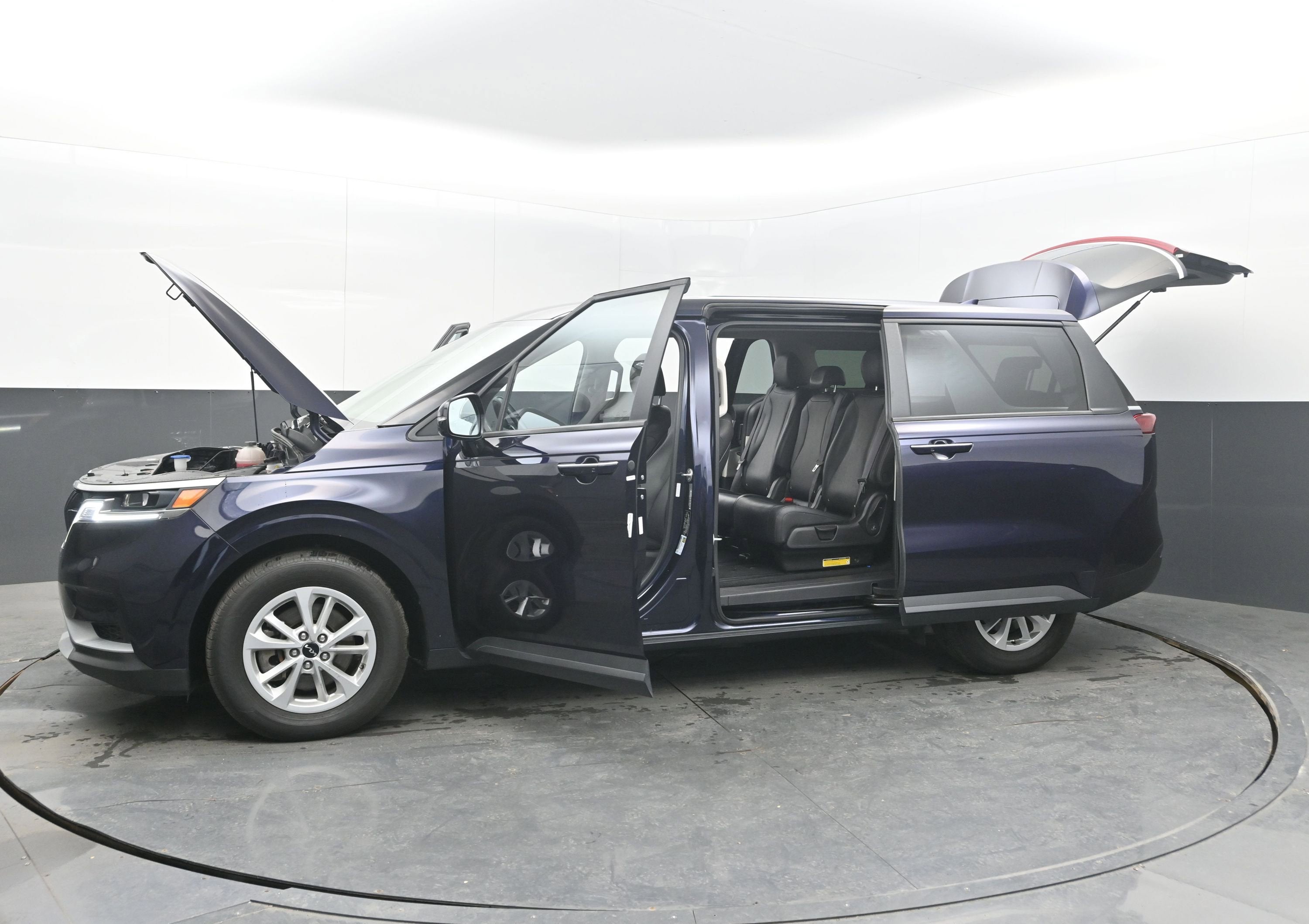 2023 Kia Carnival LX