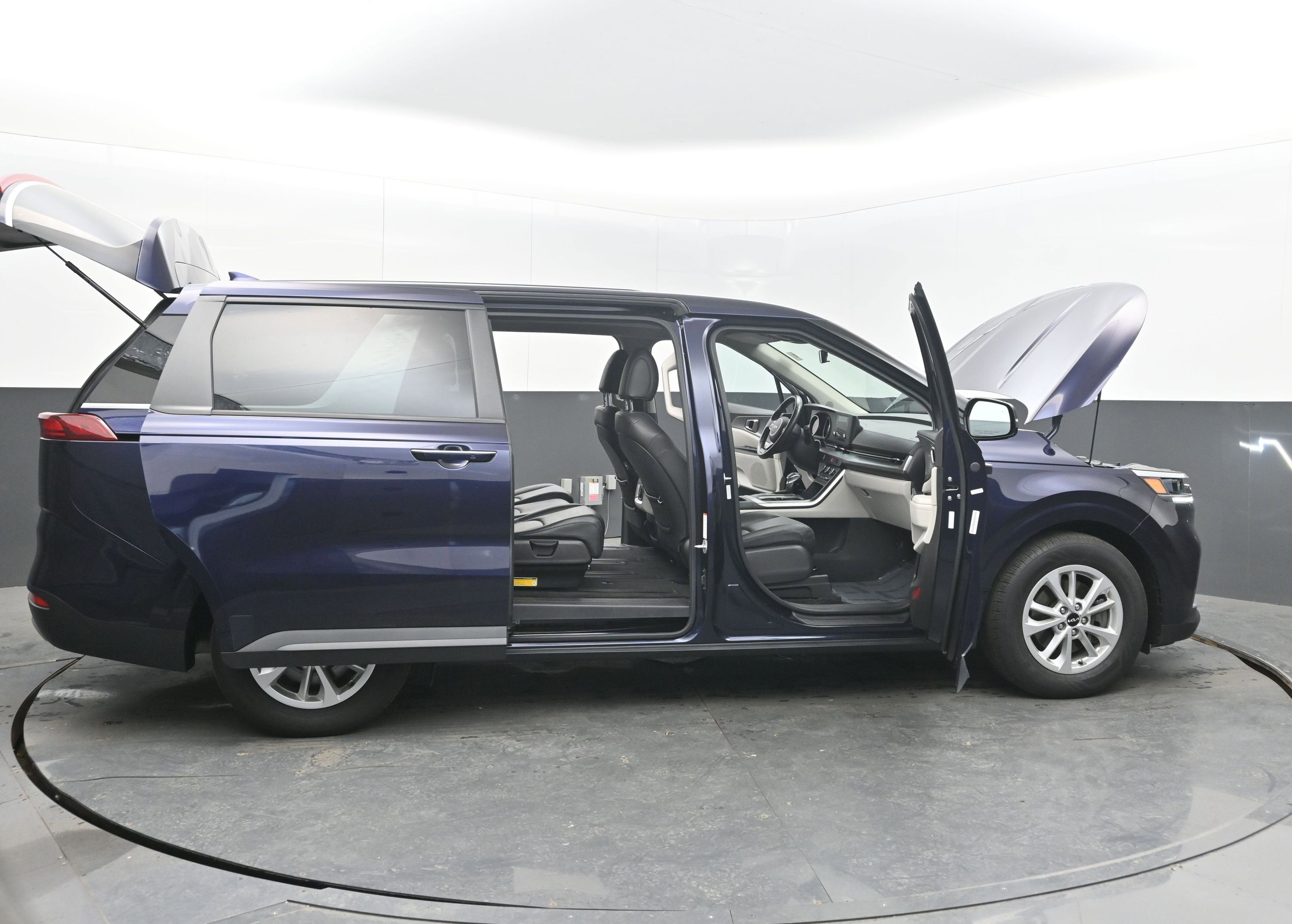 2023 Kia Carnival LX